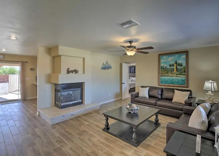 < 3 Mi To Havasu: W/ Patio & Grill! Holiday home *