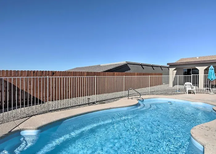 Holiday home < 3 Mi To Havasu: W/ Patio & Grill!