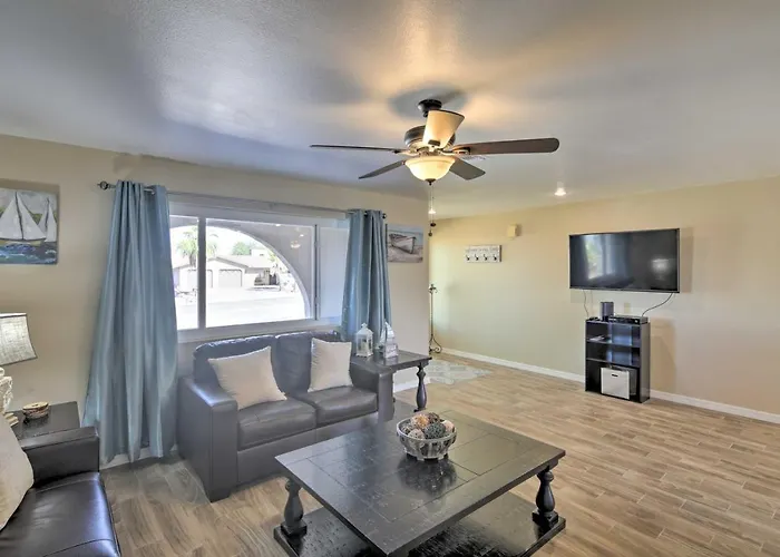 Holiday home < 3 Mi To Havasu: W/ Patio & Grill! *