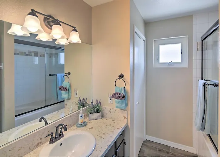 < 3 Mi To Havasu: W/ Patio & Grill! Holiday home Lake Havasu City