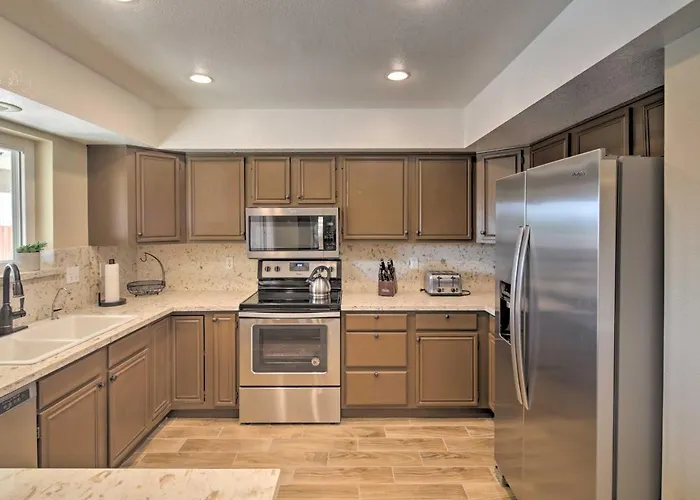 < 3 Mi To Havasu: W/ Patio & Grill! Holiday home